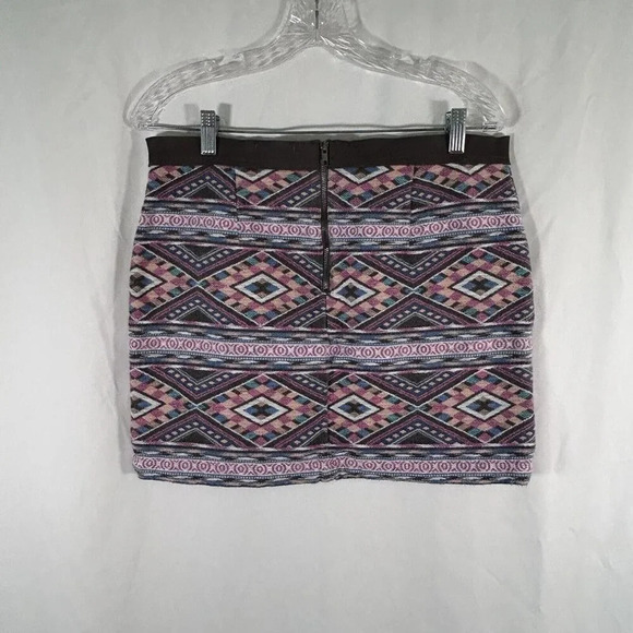 American Eagle Skirt Women's 8 Grey Pink Aztec Pattern Zip Elastic Waist - Picture 6 of 8